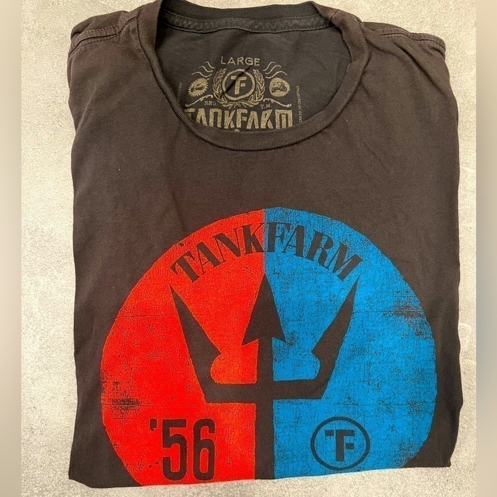 Tankfarm GRAPHIC Charcoal grey tee with blu & red distressed logo size large